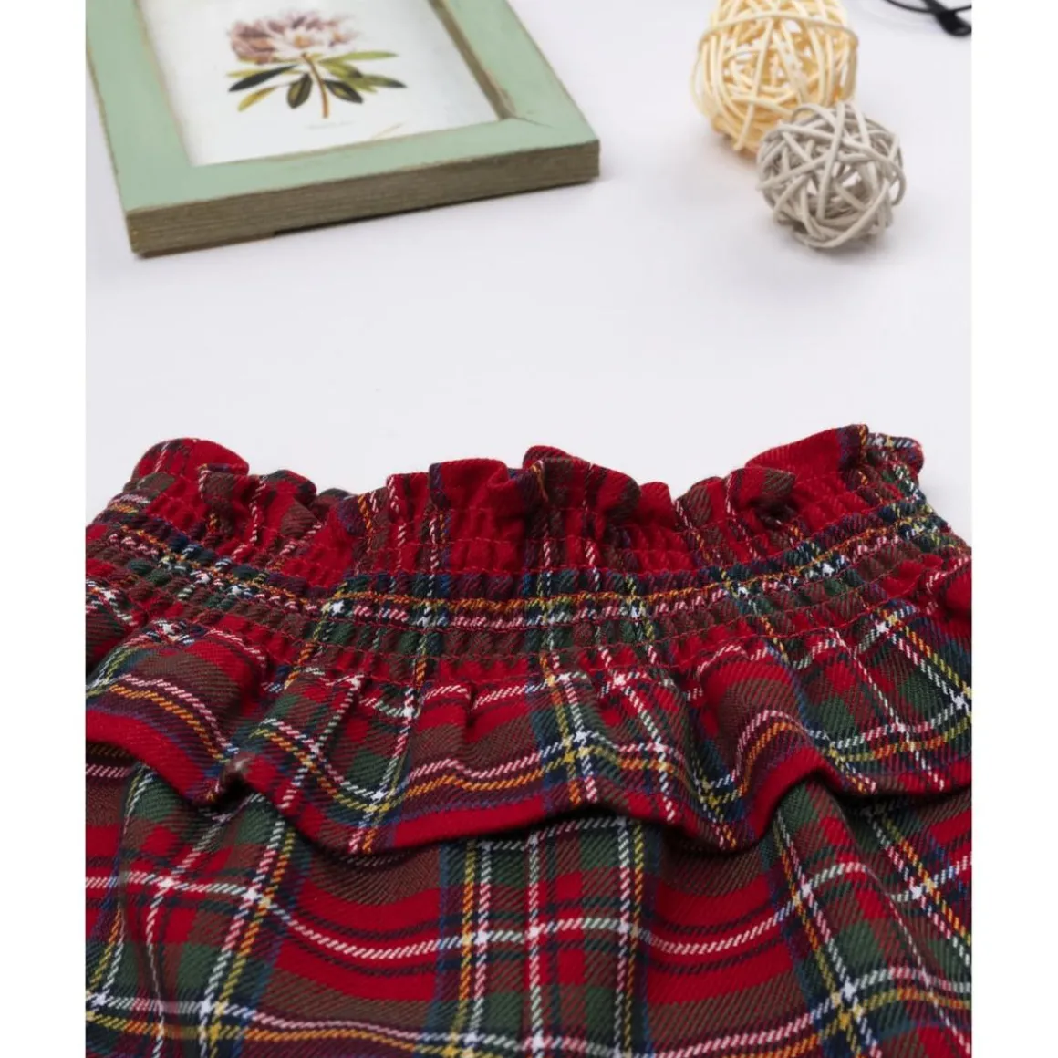 Shorts niña tartán rojo con volante