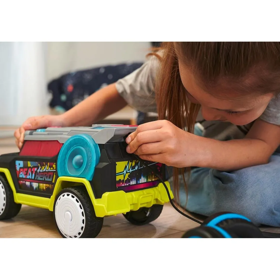 STREETS N BEATZ - Coche Beat Hero 32 cm con luces intermitentes y música
