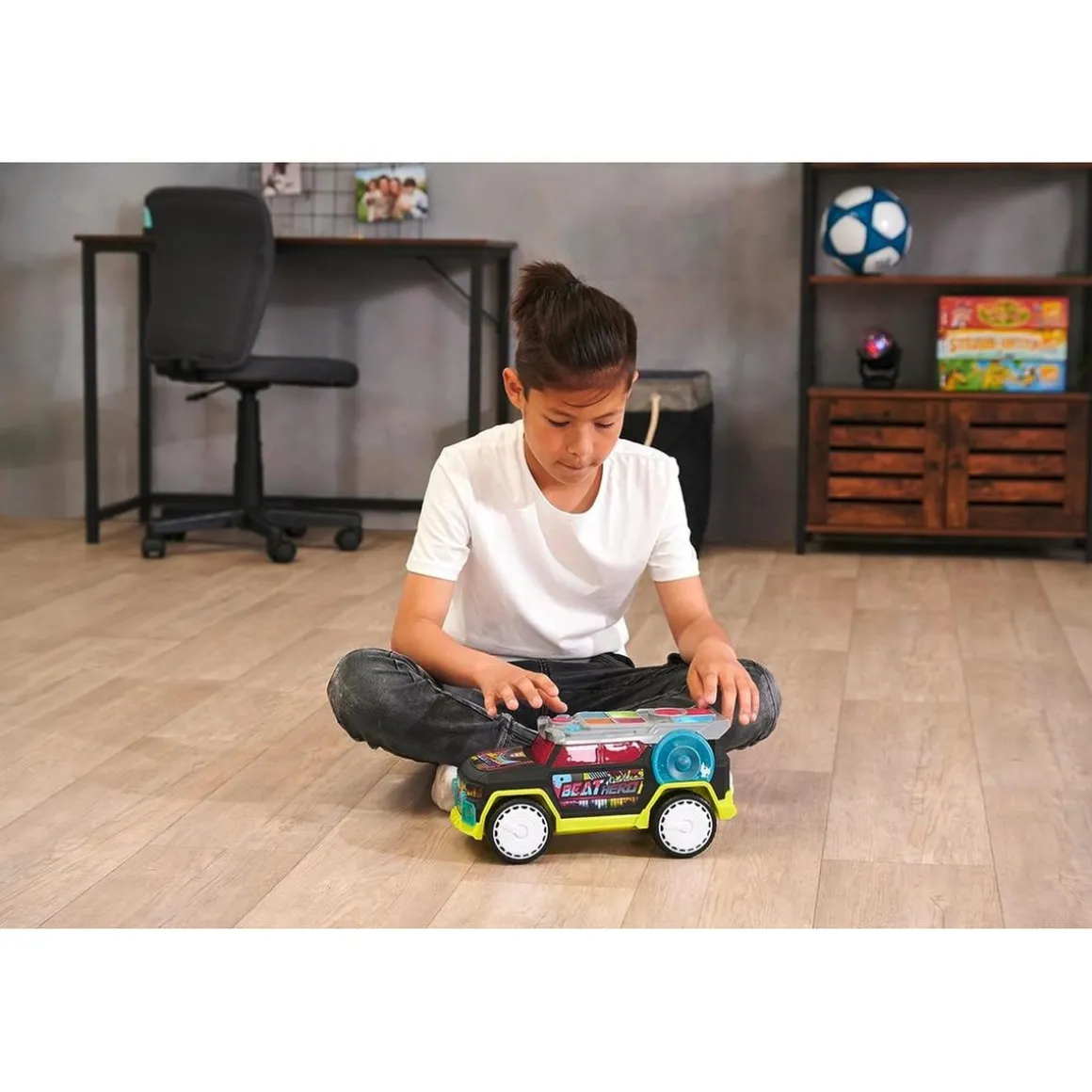 STREETS N BEATZ - Coche Beat Hero 32 cm con luces intermitentes y música