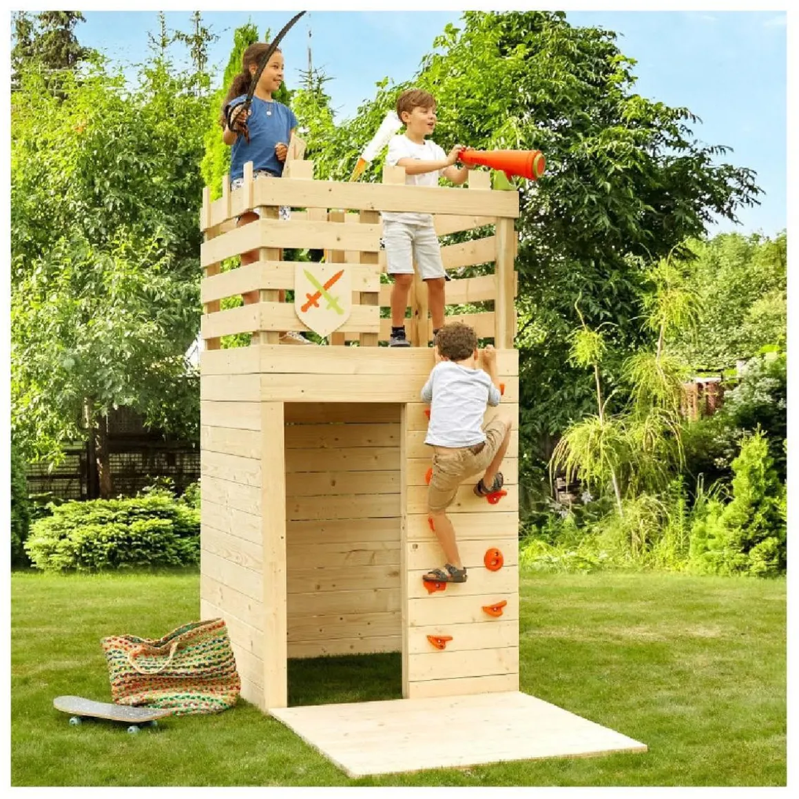 Torre infantil de madera con rocódromo