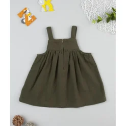 Vestido pichi verde con bordado para niña