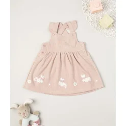 Vestido tipo peto de niña en rosa con conejitos