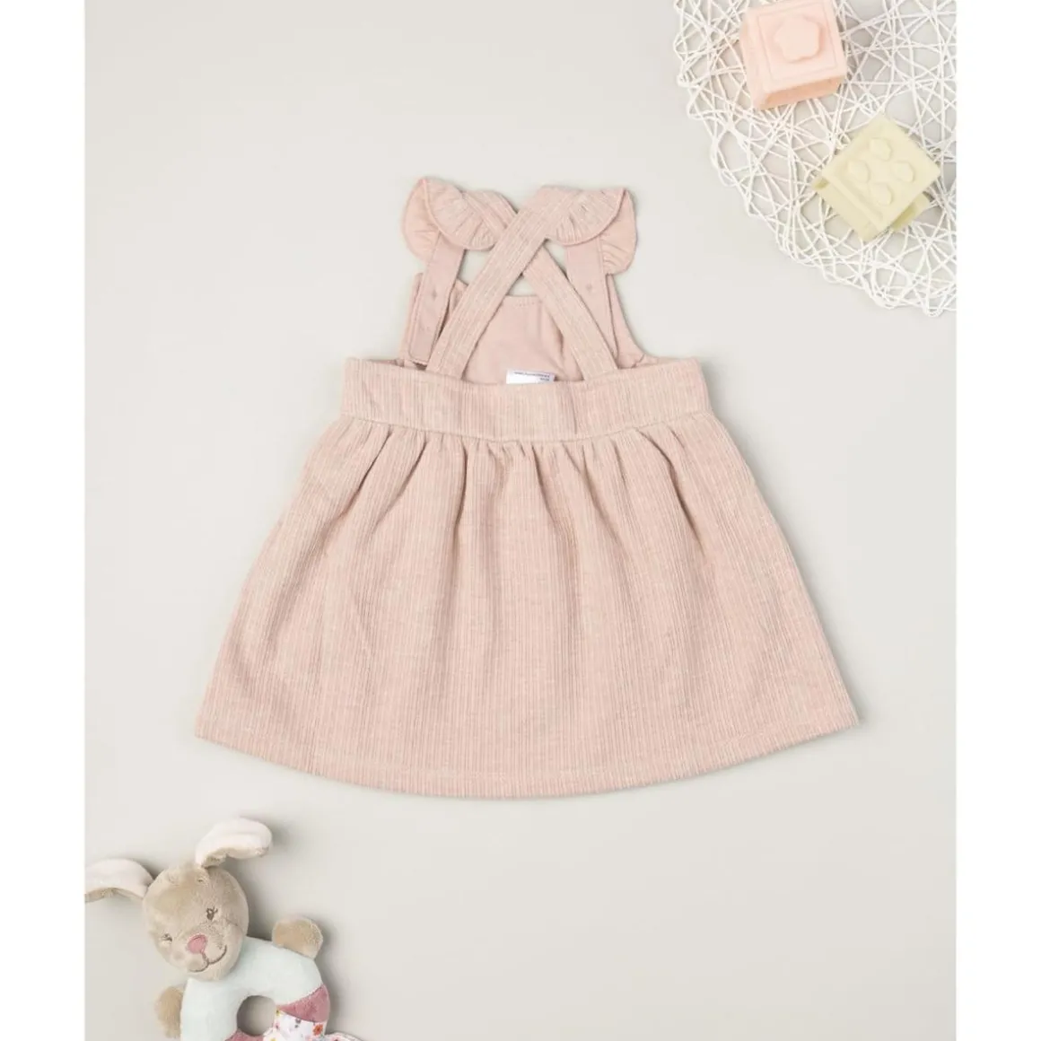 Vestido tipo peto de niña en rosa con conejitos