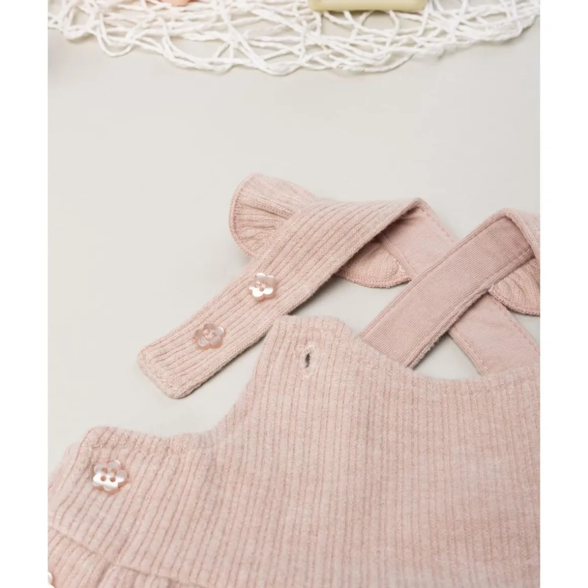 Vestido tipo peto de niña en rosa con conejitos